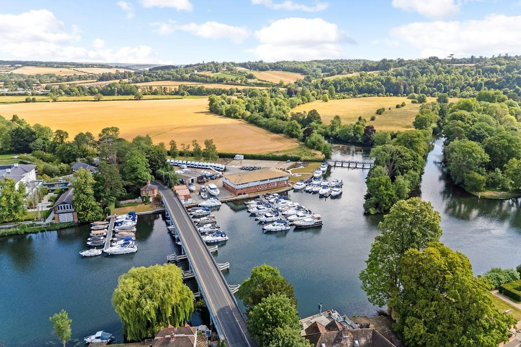 95149 D B Marine Cookham Bridge 29.jpg