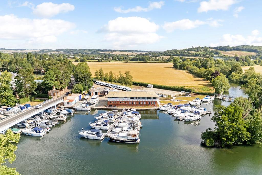 95149 D B Marine Cookham Bridge 30.jpg