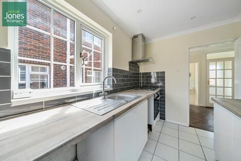 3 bedroom semi-detached house to rent, Southview Gardens, Worthing, West Sussex, BN11