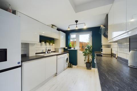 2 bedroom terraced house for sale - Armour Road, Tilehurst, Reading, RG31
