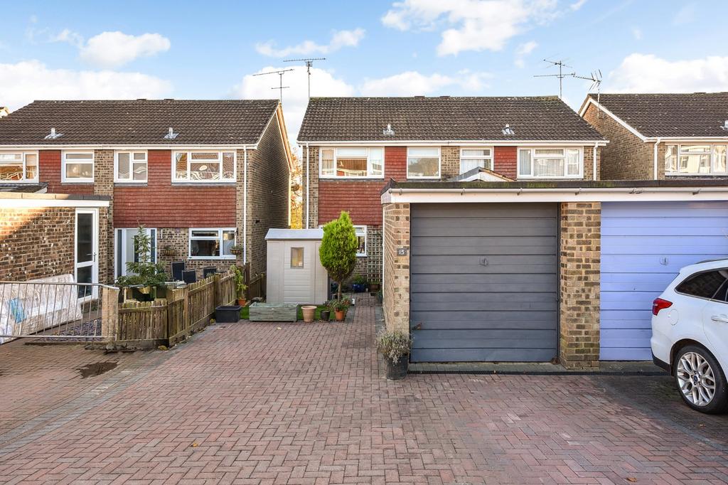 Lime Avenue, Alton, Hampshire 3 bed semidetached house for sale £350,000