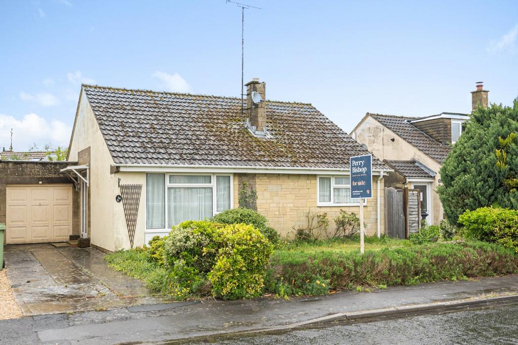 Meadow Way, South Cerney... 3 bed bungalow for sale £380,000