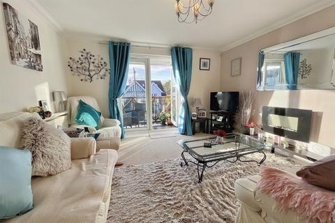 2 bedroom flat for sale - Boscombe Manor