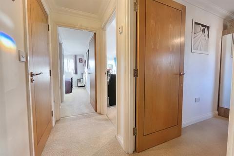 2 bedroom flat for sale - Boscombe Manor