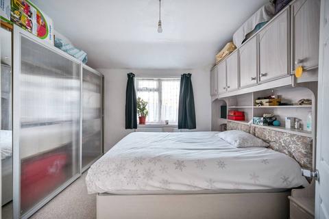 4 bedroom semi-detached house for sale - Iona Crescent, Slough, SL1