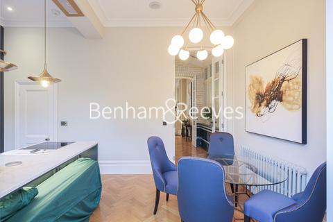 3 bedroom apartment to rent, Henrietta Street, Covent Garden WC2E