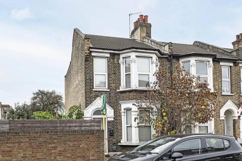 3 bedroom end of terrace house for sale - York Road, Leyton, London, E10