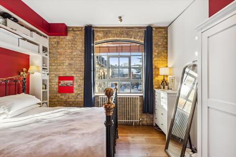 2 bedroom flat for sale, Ship House, Battersea Square, London, SW11
