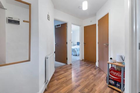 2 bedroom apartment for sale, Woodhead Drive, Cambridge CB4