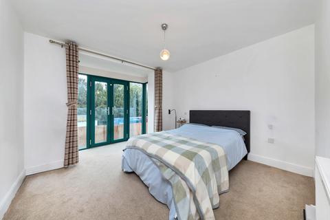 2 bedroom apartment for sale, Woodhead Drive, Cambridge CB4