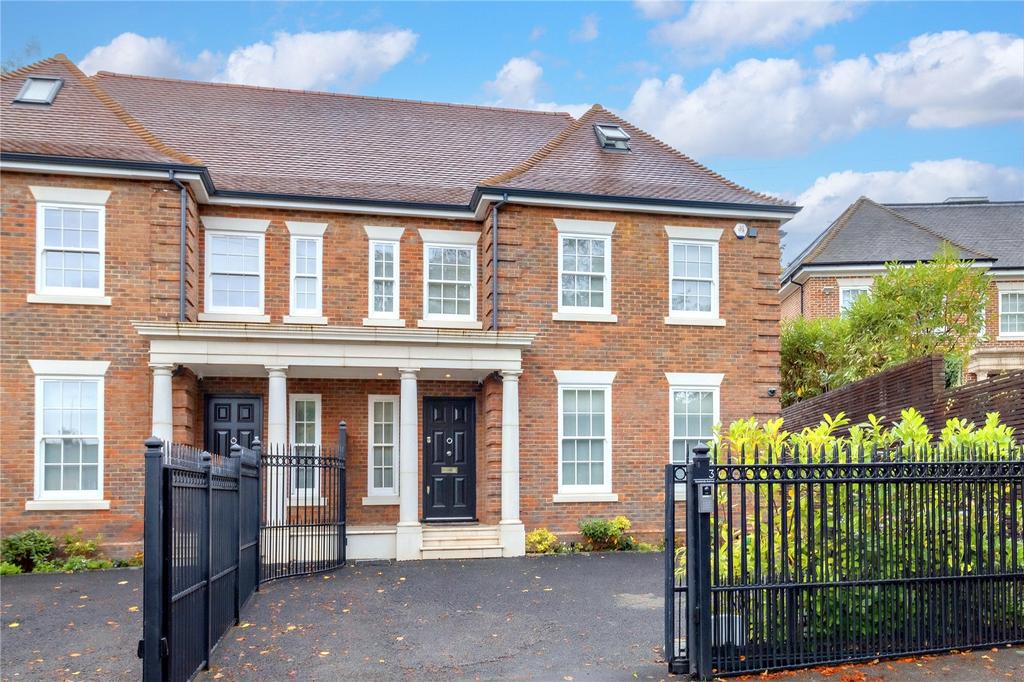 Newlands Avenue, Radlett, Hertfordshire, WD7 5 bed semidetached house