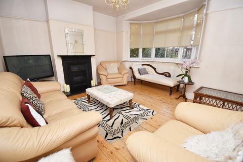 3 bedroom terraced house for sale - Richmond Crescent, Highams Park, London. E4 9RU