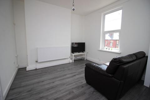 1 bedroom flat to rent, Flat 2, 32 Alexandra Road, Hyde Park, Leeds LS6