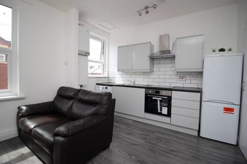 1 bedroom flat to rent, Flat 2, 32 Alexandra Road, Hyde Park, Leeds LS6