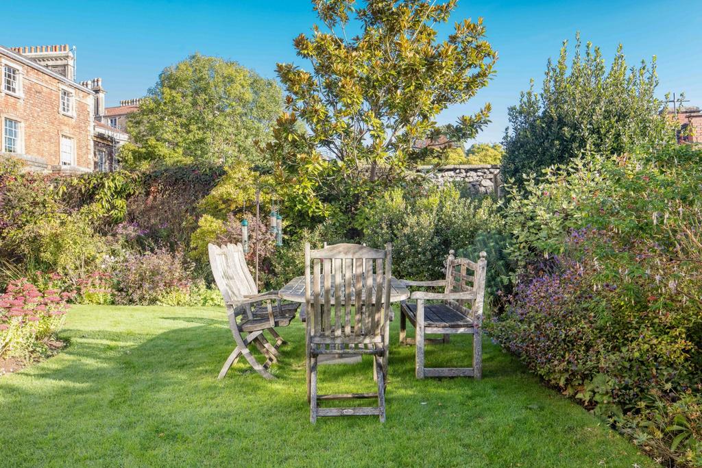 Garden Dining