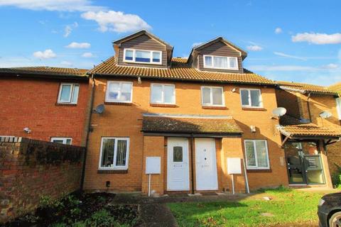 2 bedroom maisonette to rent - Helmsdale Close, Yeading  UB4
