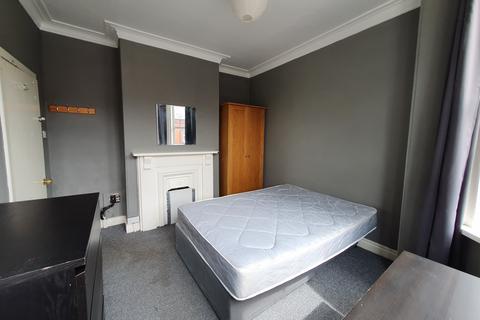 10 bedroom house to rent, Delph Lane, Leeds