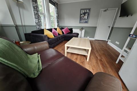 10 bedroom house to rent, Delph Lane, Leeds