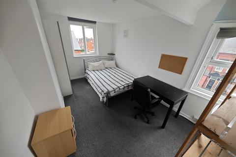 10 bedroom house to rent, Delph Lane, Leeds