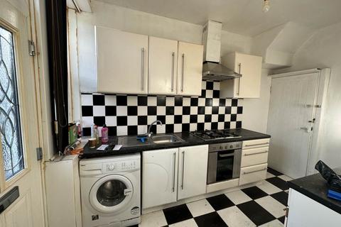3 bedroom terraced house to rent, Clement Street, Huddersfield, West Yorkshire, HD1