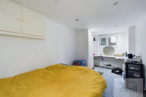 19 Knowle Road, Leeds, LS4 2PJ