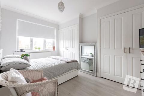 20 Rose Glen, Romford, RM7 0SP