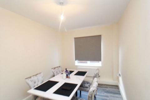 3 bedroom flat for sale, Greentree Court, Benwell Village, Newcastle upon Tyne, Tyne and Wear, NE15 6NW