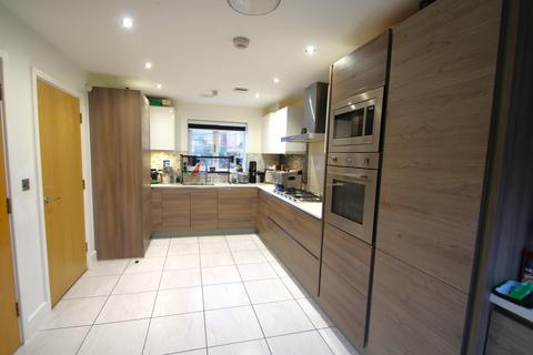 5 bedroom detached house for sale - Woodland Road, Chigwell