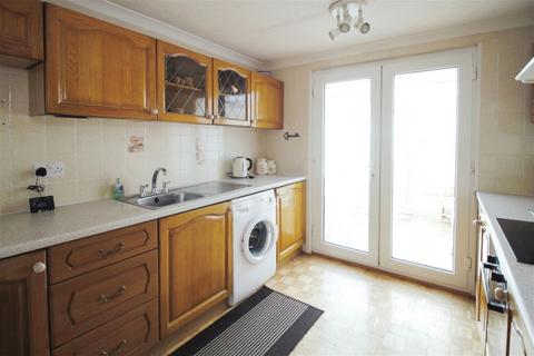 8 Burns Drive, Rhyl, LL18 3BL