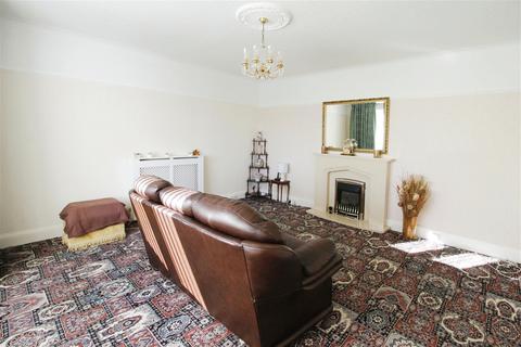 8 Burns Drive, Rhyl, LL18 3BL