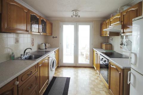 8 Burns Drive, Rhyl, LL18 3BL