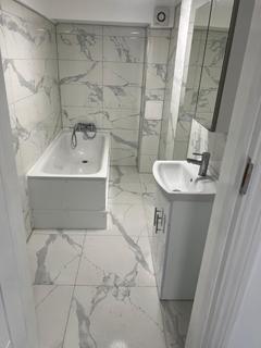 1 bedroom apartment for sale, Rosebery Gardens, London
