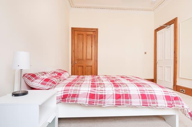 Apartment in Edinburgh, Southside - View 4