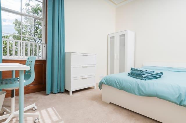 Apartment in Edinburgh, Southside - View 5