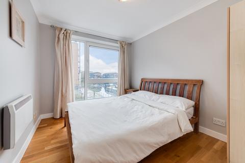 3 bedroom flat to rent, Boardwalk Place, London