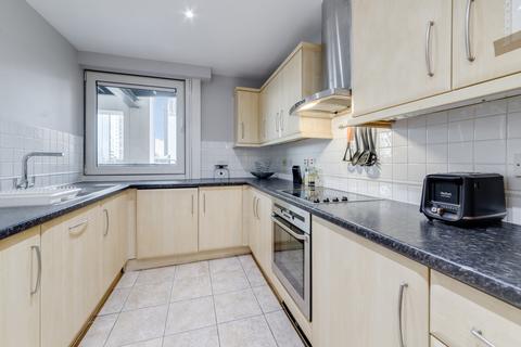 3 bedroom flat to rent, Boardwalk Place, London