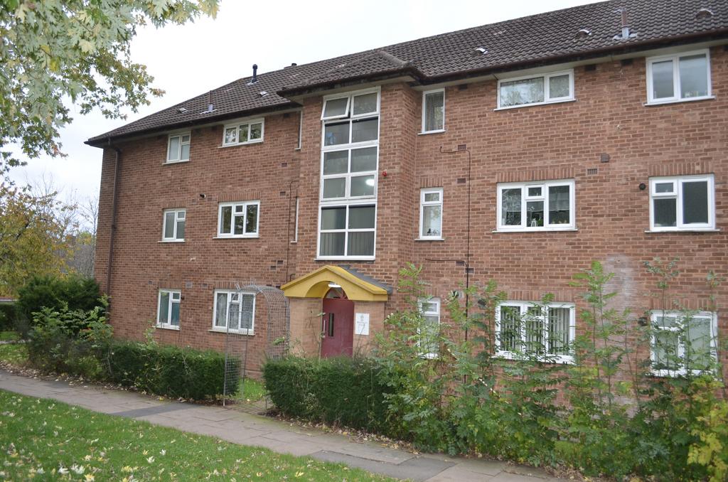 Lock Close, Redditch B97 2 bed flat to rent £725 pcm (£167 pw)