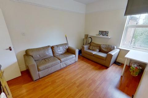 2 bedroom flat to rent, Flat 4, 122 Foxhall Road, Forest Fields, Nottingham, NG7 6LH