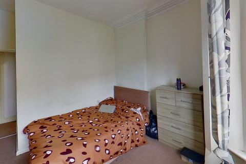 2 bedroom flat to rent, Flat 4, 122 Foxhall Road, Forest Fields, Nottingham, NG7 6LH