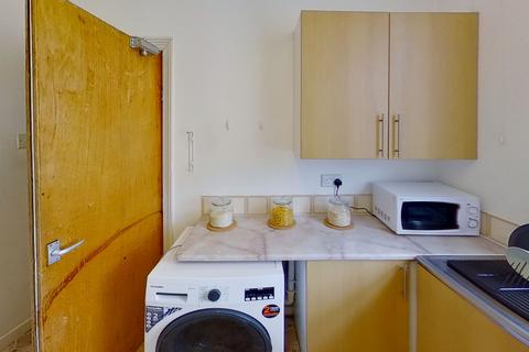 undefined, Flat 3, 16 Wellington Square, Lenton, Nottingham, NG7 1NG