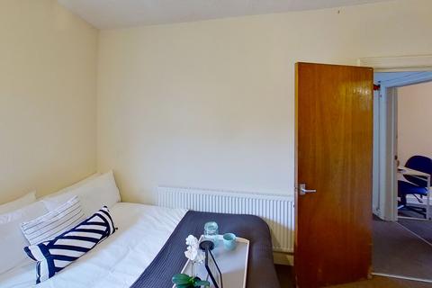 undefined, Flat 3, 16 Wellington Square, Lenton, Nottingham, NG7 1NG