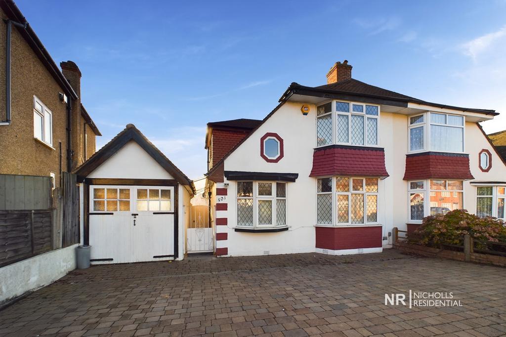 Gander Green Lane, Cheam, Sutton, Surrey. SM3 3 bed semidetached house
