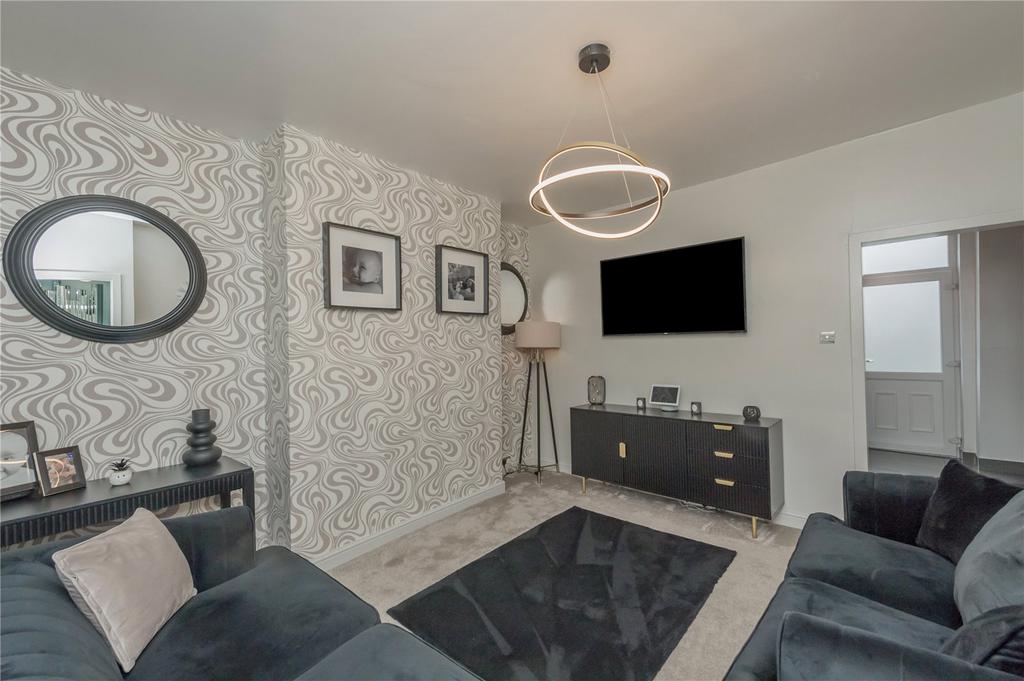 Moorcroft Drive, Bradford, BD4 3 bed terraced house for sale £135,000