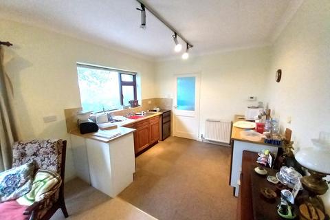 3 bedroom detached bungalow for sale, Ffordd Gwyndy, Penrhosgarnedd LL57