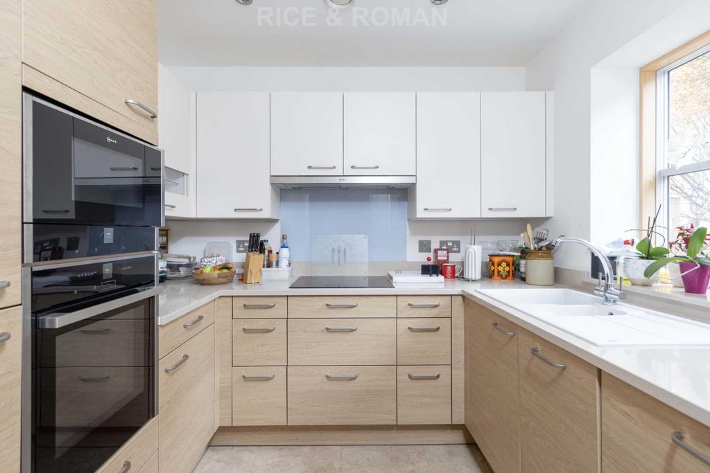 Oatlands Drive, Weybridge KT13 2 bed retirement property for sale £