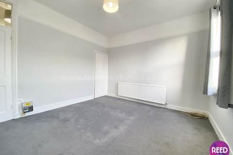 Studio to rent, Wellington Ave