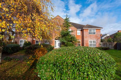 2 bedroom apartment to rent, Reading Road, Farnborough, GU14