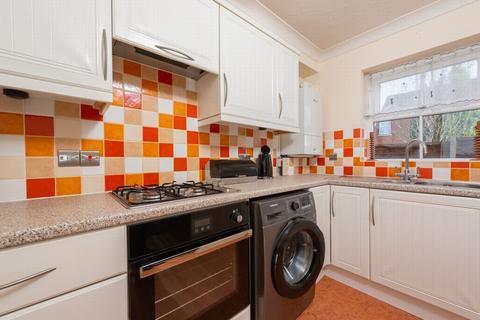 2 bedroom apartment to rent, Reading Road, Farnborough, GU14