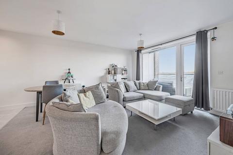 2 bedroom flat for sale - Furrow House, Chingford, London, E4