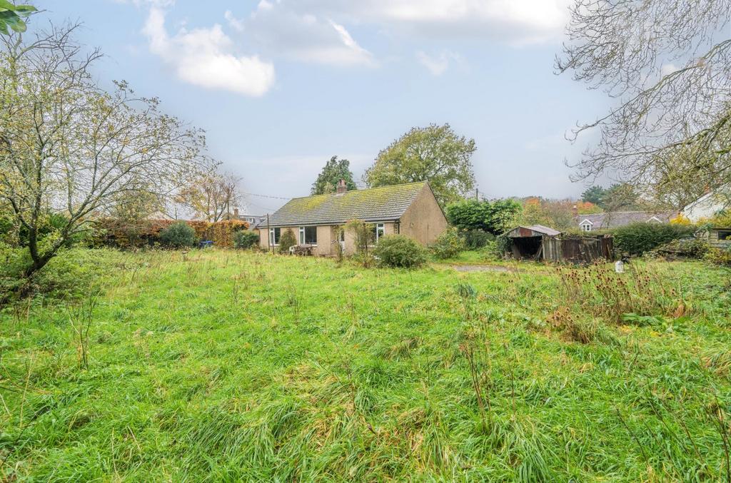 Kilmington Common, Kilmington, Warminster, BA12 3 bed detached bungalow